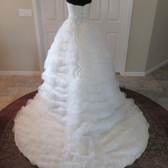 Alfred Angelo Ariel wedding dress - Picture 2 of 5